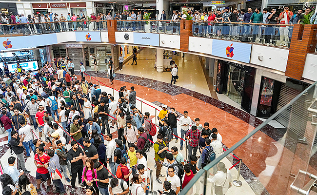 Apple-retail-store.jpg