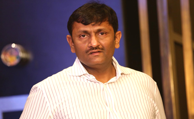 Naveen_20Yerneni_01.jpg