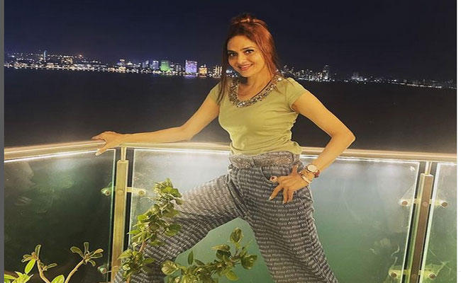 madhoo.jpg