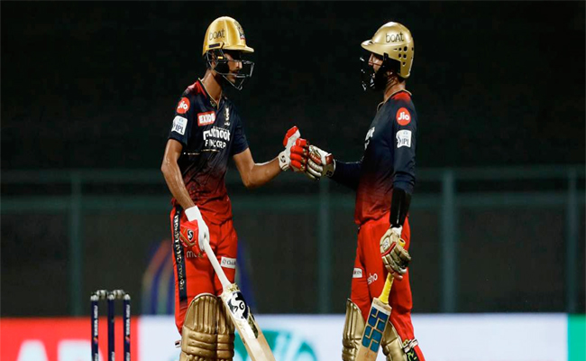 rcb-dk-shabaz.jpg