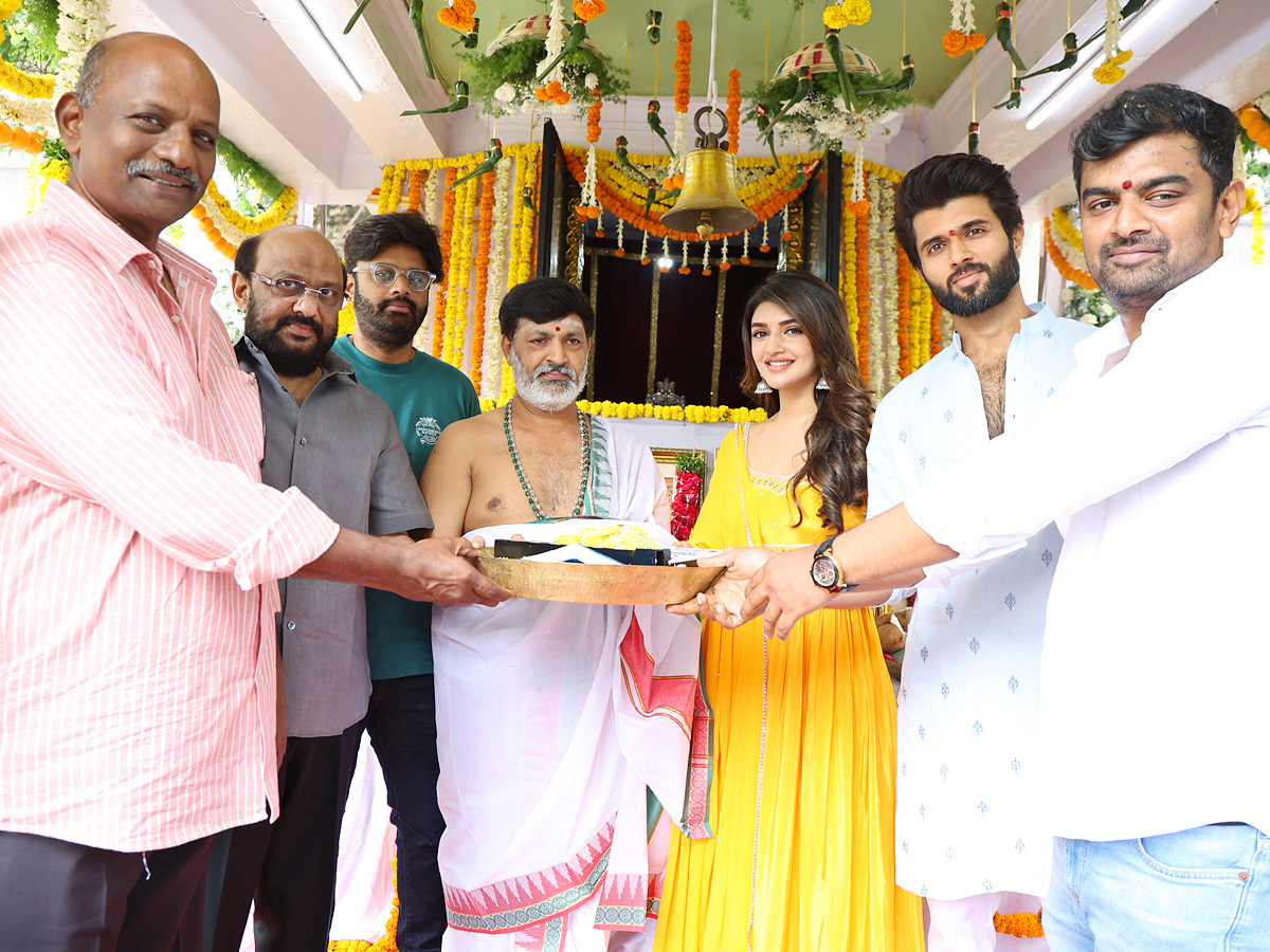 Vijay_20Deverakonda_20New_20Movie_20opening_20Photos_4.jpg 5