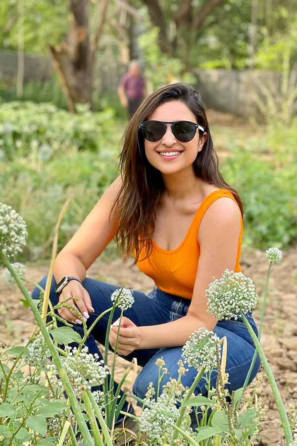 parineeti_20chopra_20Latest_20Photos_12.jpg 13