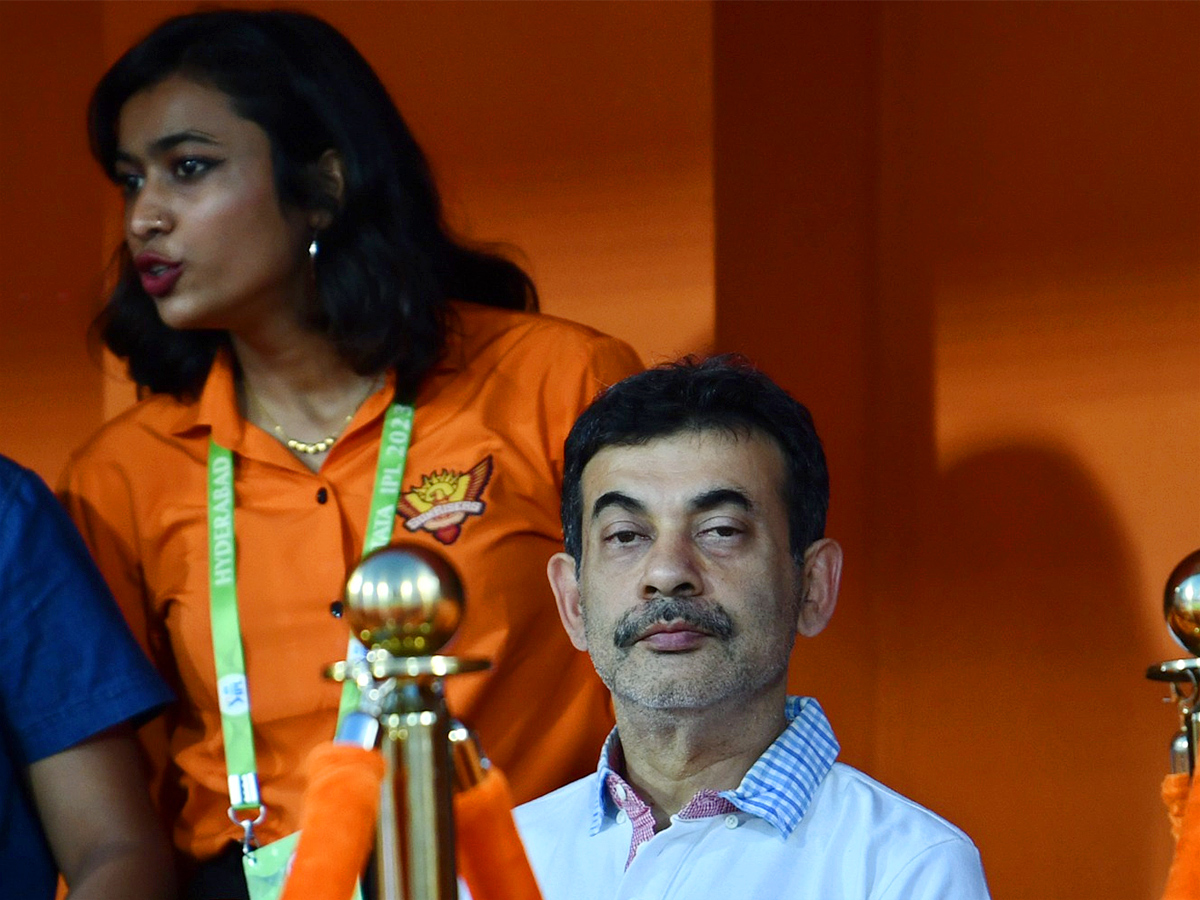 Fans_20in_20Uppal_20Cricket_20Stadium_20Photos4.jpg 7