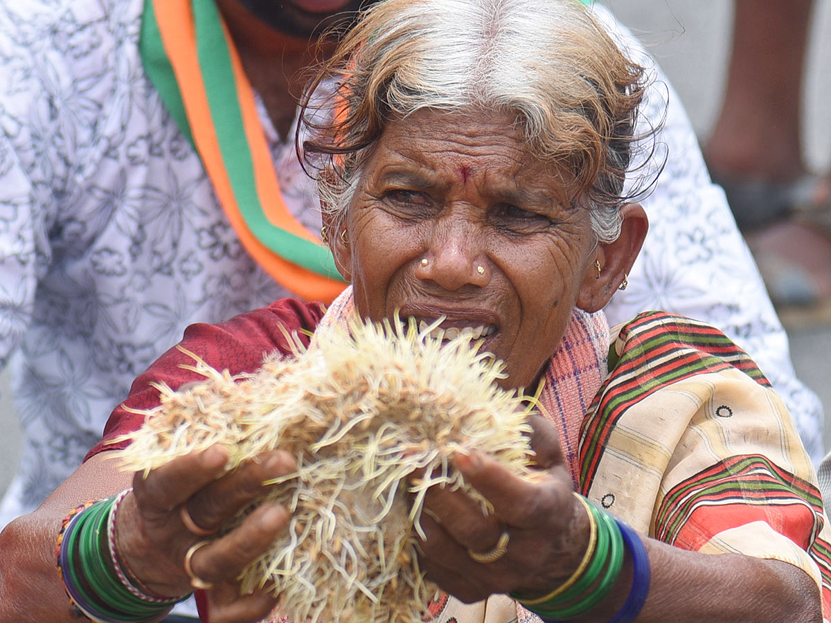 Farmers_20Facing_20Problems_20With_20Sudden_20Rains-6.jpg 6