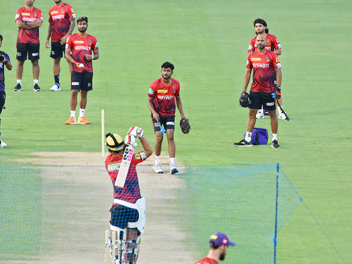 SRHvsKKR_20Players_20Practice_20In_20Uppal_20Stadium-1.jpg 1