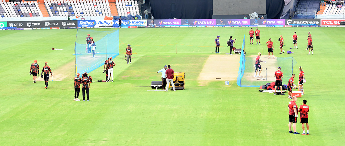 SRHvsKKR_20Players_20Practice_20In_20Uppal_20Stadium-12.jpg 12