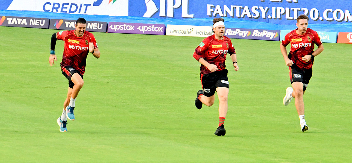 SRHvsKKR_20Players_20Practice_20In_20Uppal_20Stadium-13.jpg 13