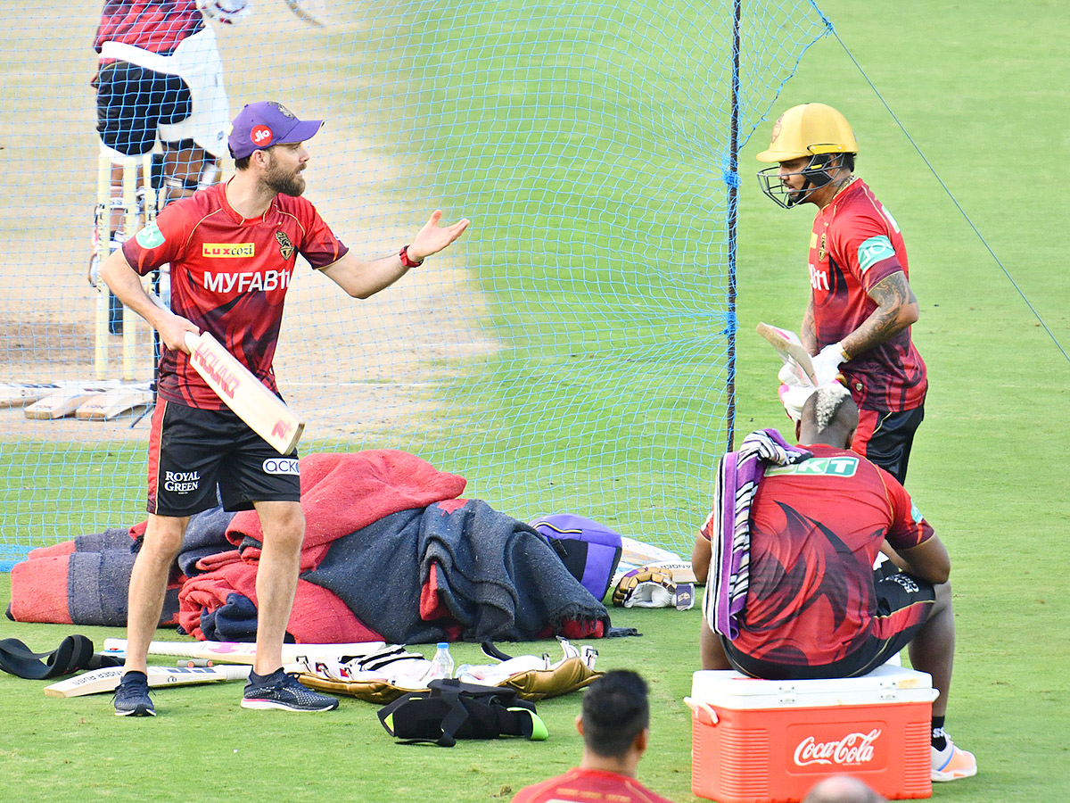 SRHvsKKR_20Players_20Practice_20In_20Uppal_20Stadium-14.jpg 14