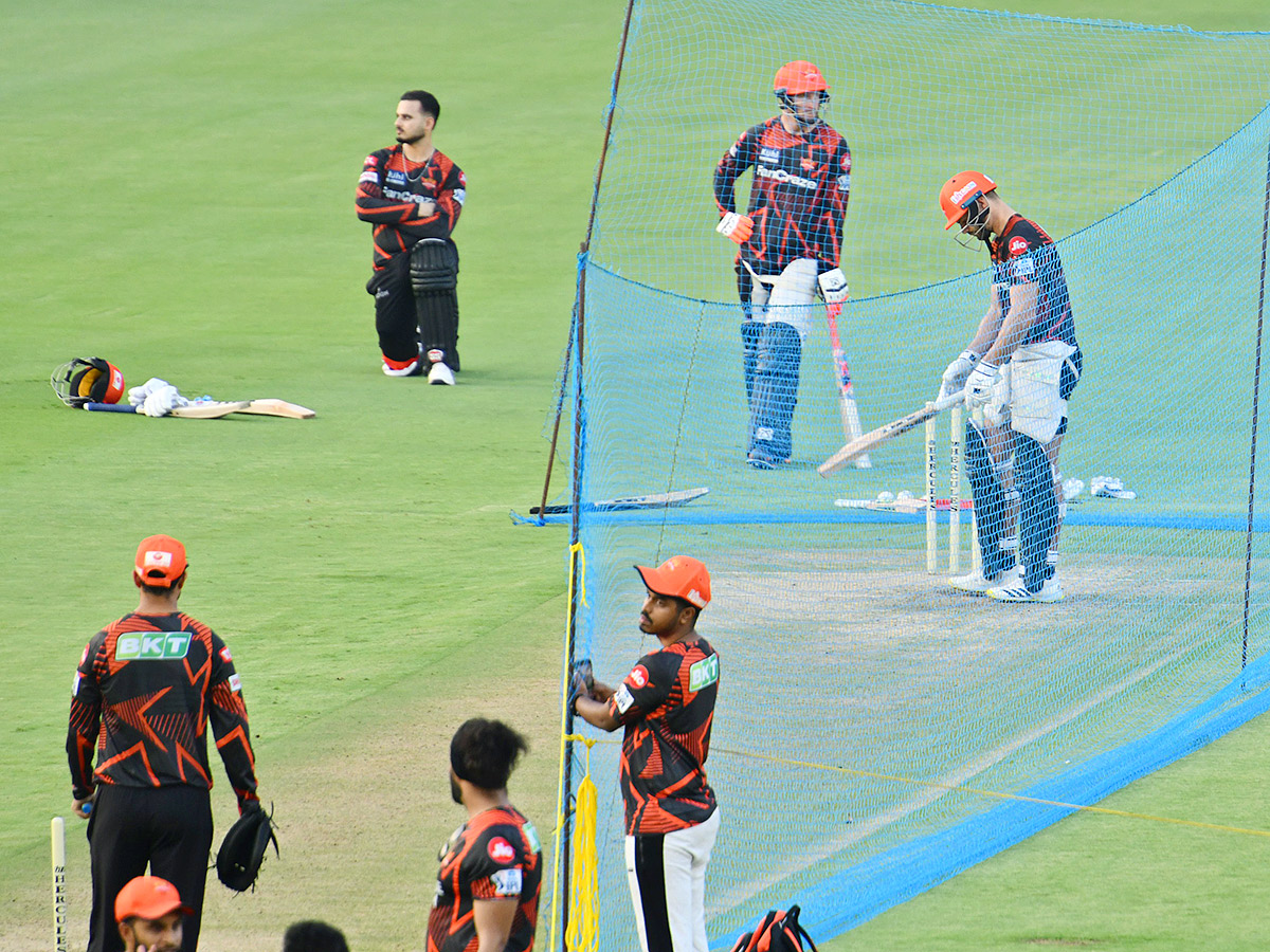 SRHvsKKR_20Players_20Practice_20In_20Uppal_20Stadium-2.jpg 2