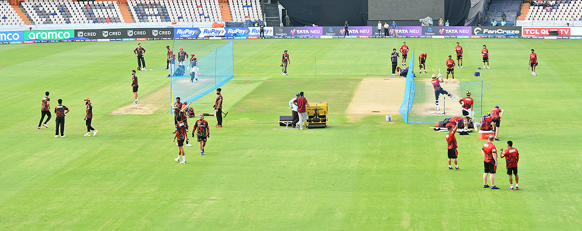 SRHvsKKR_20Players_20Practice_20In_20Uppal_20Stadium-8.jpg 8