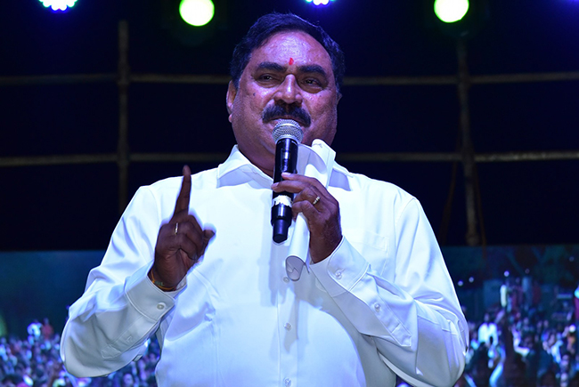 agent_20pre_20release_20event_20in_20warangal-3.jpg 4