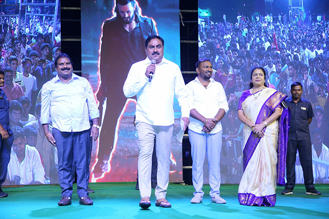 agent_20pre_20release_20event_20in_20warangal-5.jpg 6