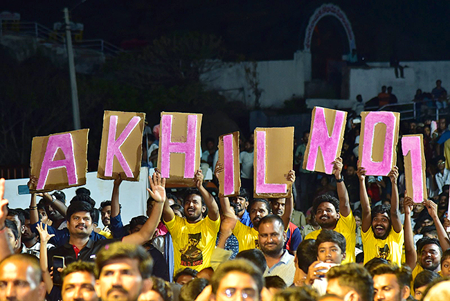 agent_20pre_20release_20event_20in_20warangal-7.jpg 8