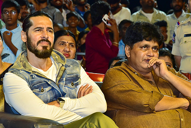 agent_20pre_20release_20event_20in_20warangal-8.jpg 9