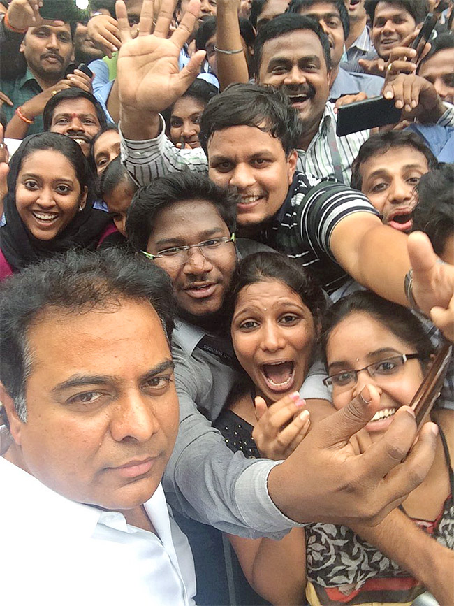 Minister_20KTR_20Unseen_20and_20Rare_20Images-32.jpg 32