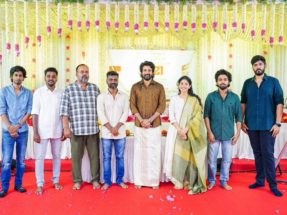 SK21_20Movie_20Pooja_20Stills-8.jpg 8