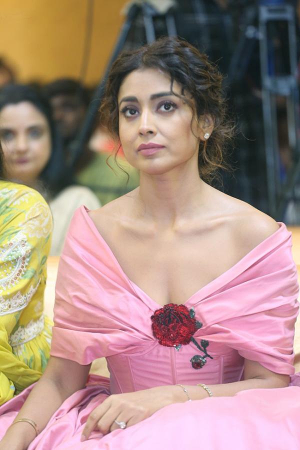 Actress_20Shriya_20Saran_20Stills-15.jpg 14