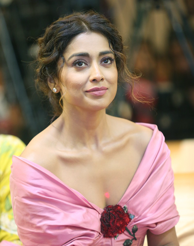 Actress_20Shriya_20Saran_20Stills-3.jpg 3