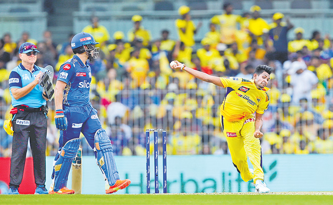 CSK-BOWLER.jpg