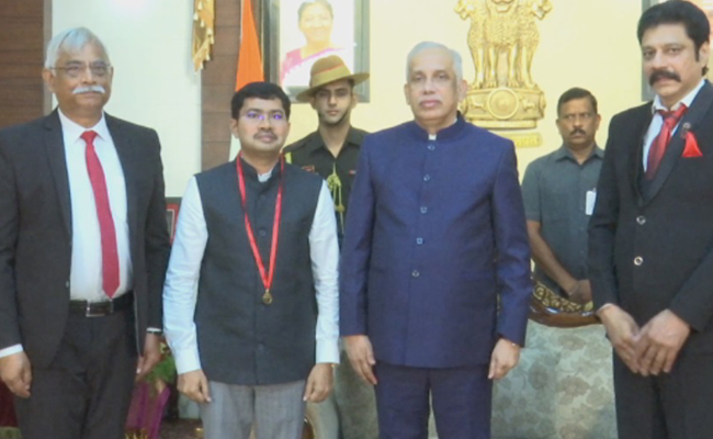 AP-governor-01.jpg