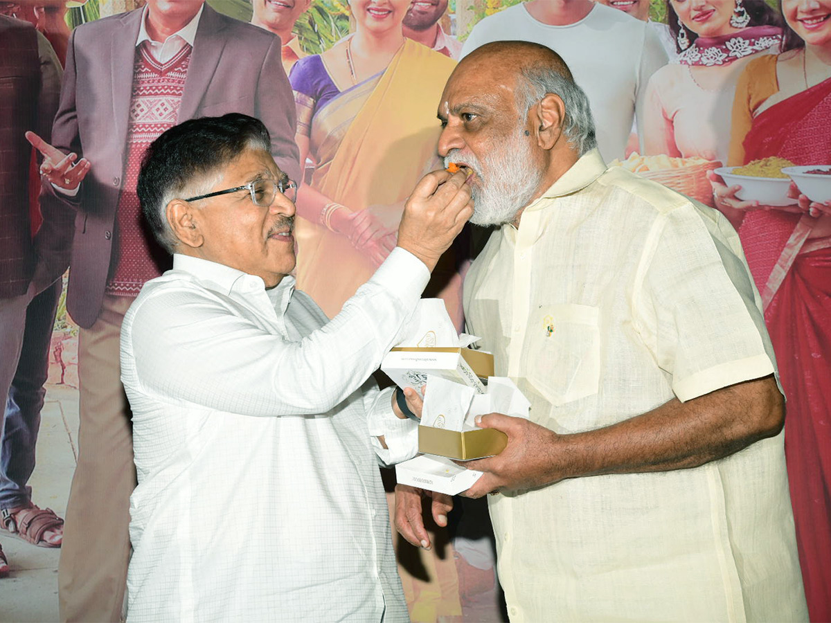 Anni_20Manchi_20Sakunamule_20Movie_20Song_20Launch-11.jpg 11