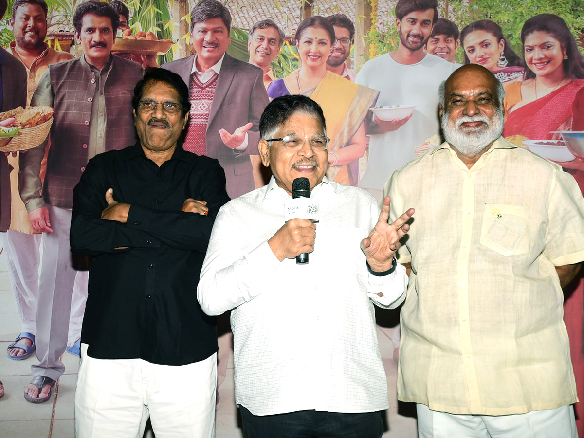 Anni_20Manchi_20Sakunamule_20Movie_20Song_20Launch-7.jpg 7