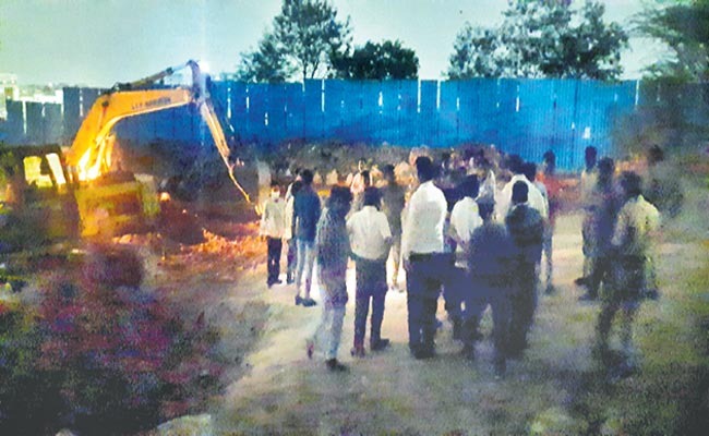 manikonda_road_Controversy.jpeg