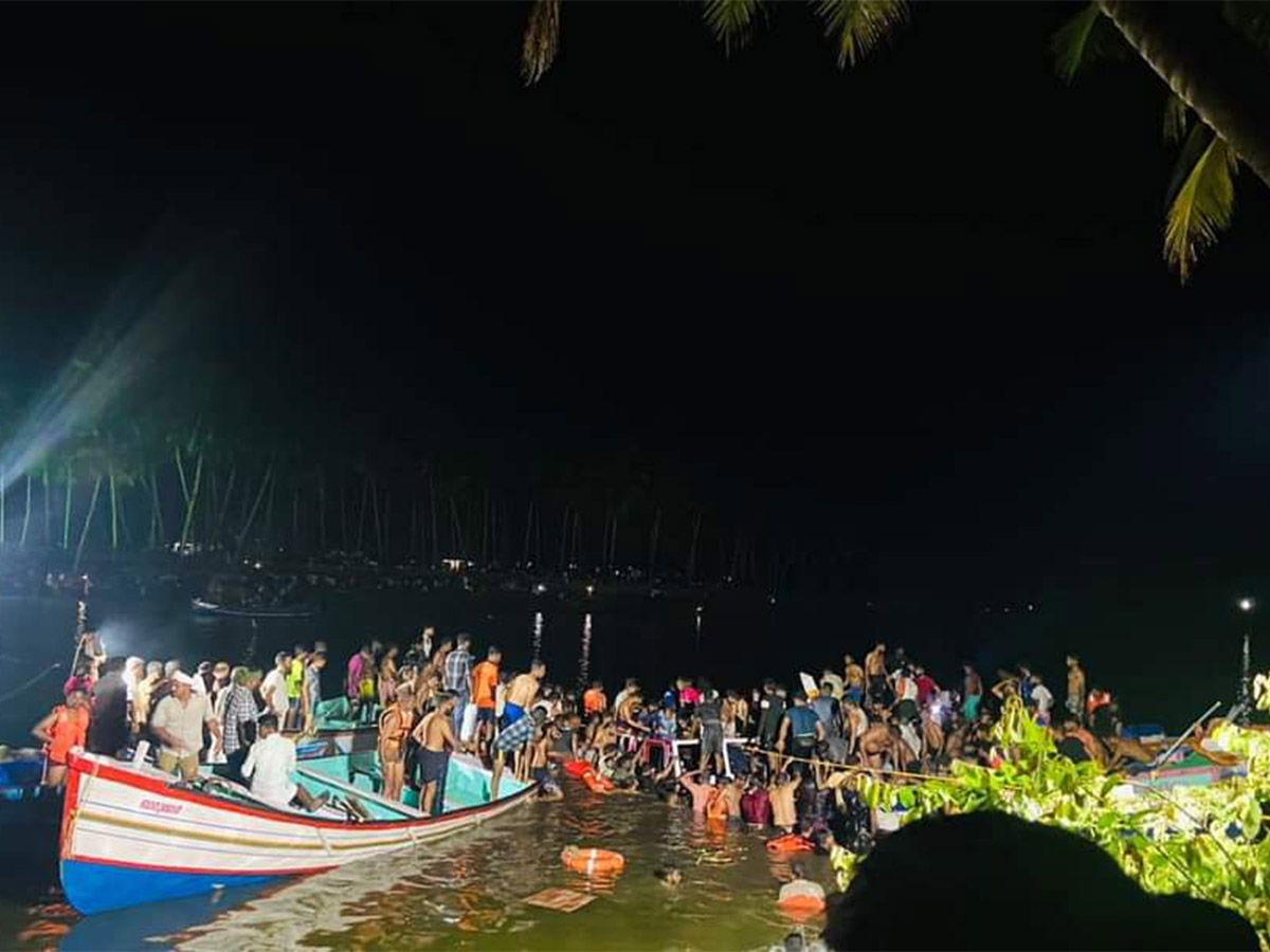 tourist_20boat_20that_20capsized_20in_20Malappuram_2C_20Kerala_20Pics-1.jpg 1