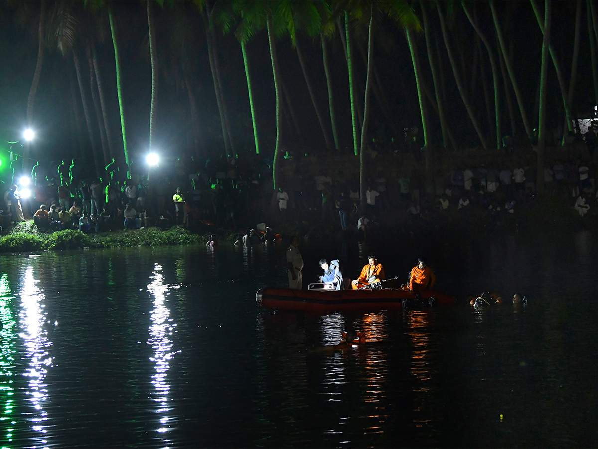 tourist_20boat_20that_20capsized_20in_20Malappuram_2C_20Kerala_20Pics-4.jpg 4