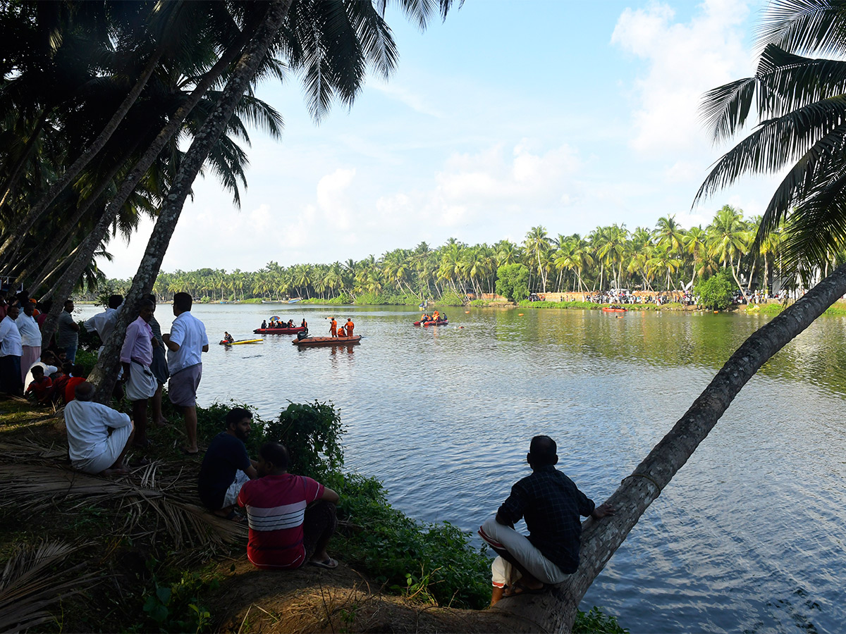 tourist_20boat_20that_20capsized_20in_20Malappuram_2C_20Kerala_20Pics-6.jpg 6