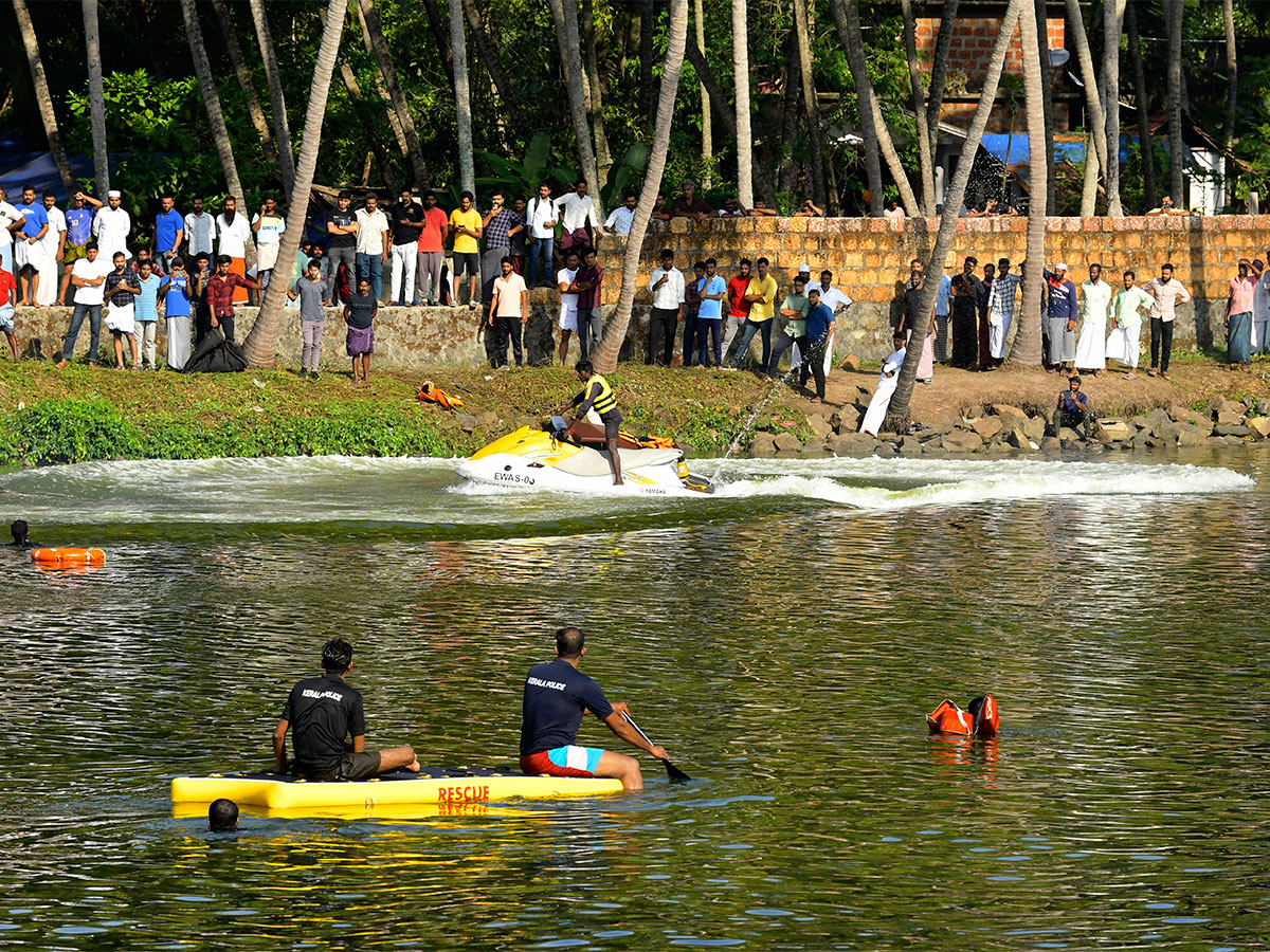 tourist_20boat_20that_20capsized_20in_20Malappuram_2C_20Kerala_20Pics-9.jpg 9