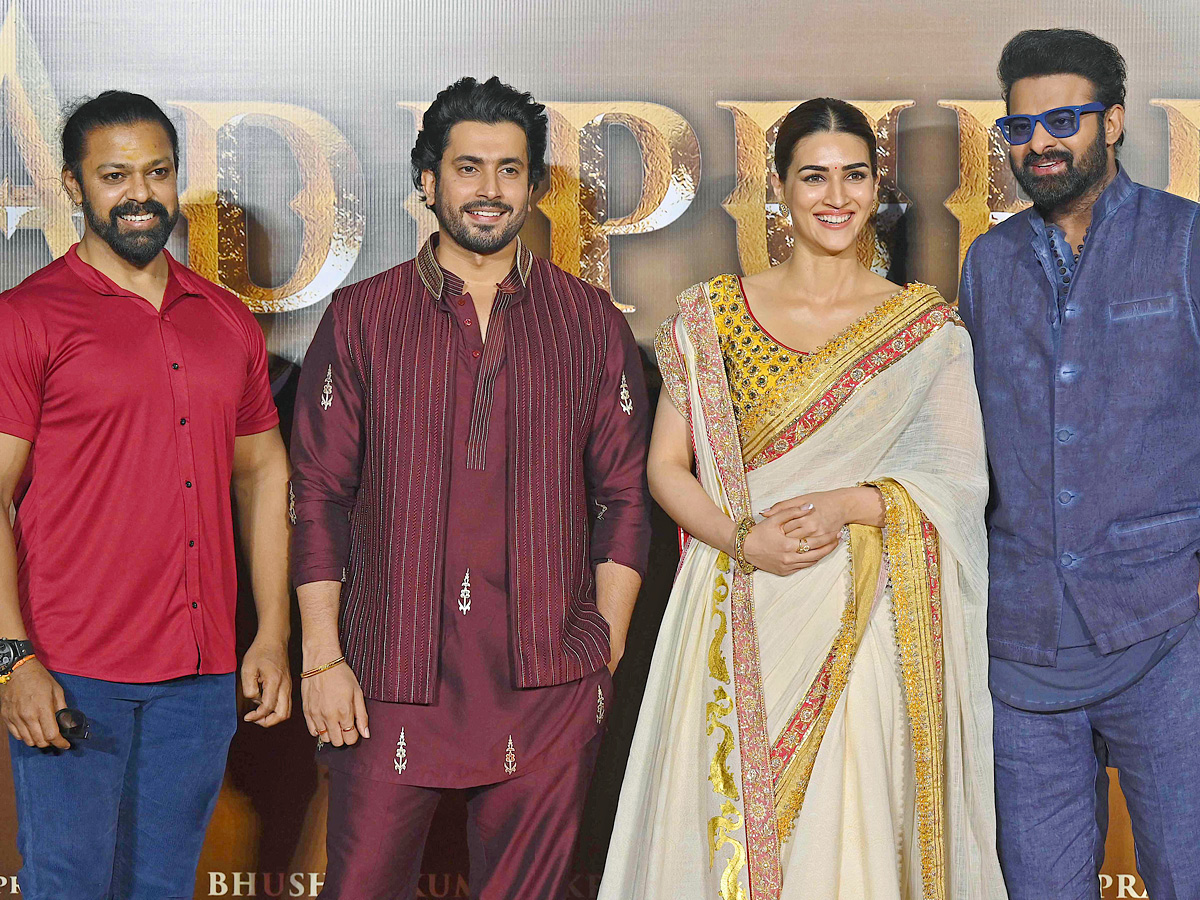 Adipurush_20Hindi_20Trailer_20Launch_20Event_20Photos_1.jpg 2