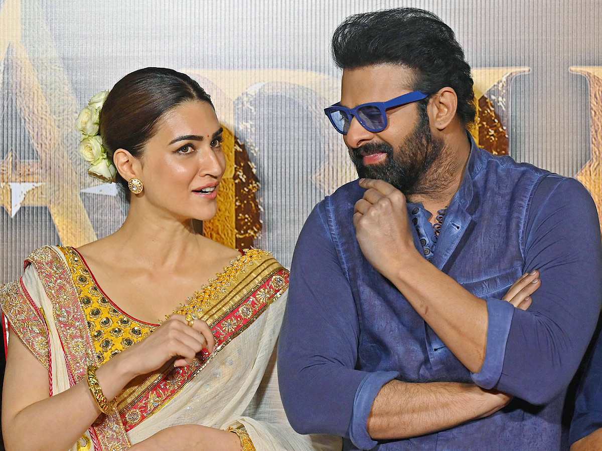 Adipurush_20Hindi_20Trailer_20Launch_20Event_20Photos_12.jpg 13