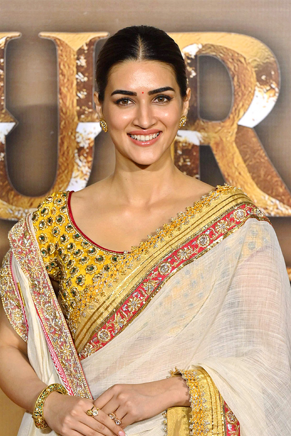 Adipurush_20Hindi_20Trailer_20Launch_20Event_20Photos_8.jpg 9