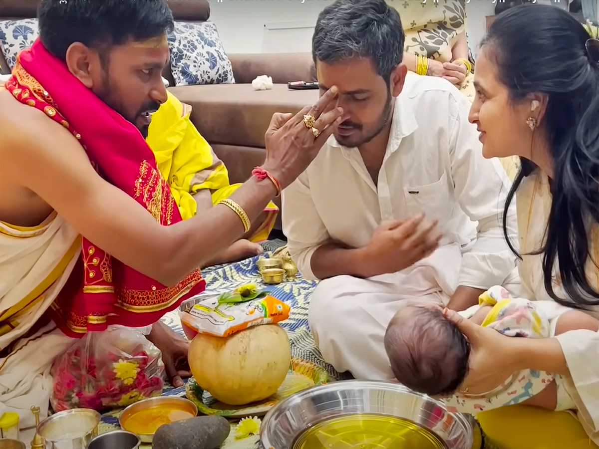Anchor_20Lasya_20SHanti_20puja_20for_20New_20Born_20Baby_20Boy_202_20Photos_11.jpg 12