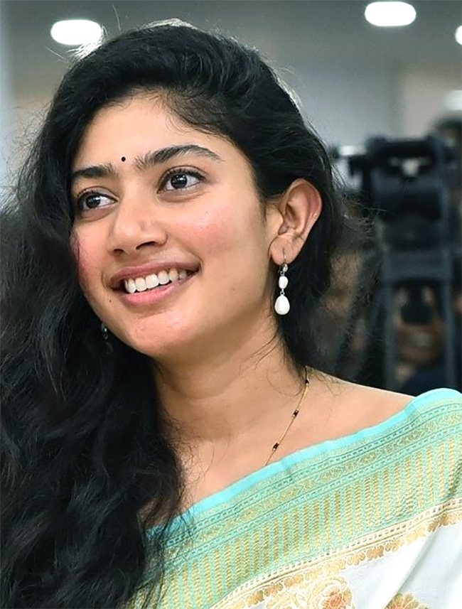 Happy_20Birthday_20Sai_20Pallavi-12.jpg 12