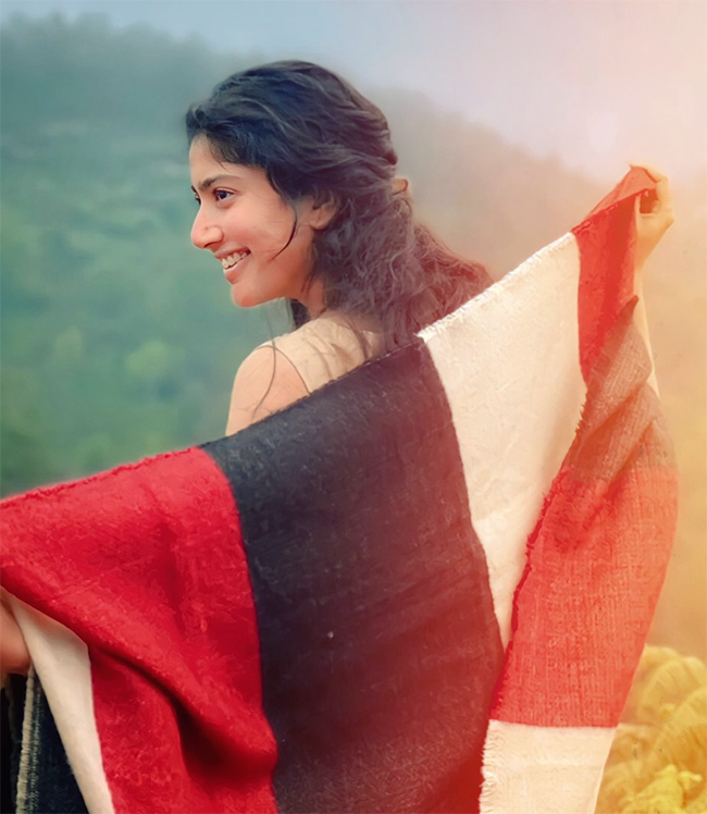 Happy_20Birthday_20Sai_20Pallavi-14.jpg 14