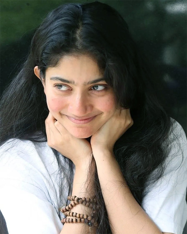 Happy_20Birthday_20Sai_20Pallavi-16.jpg 16