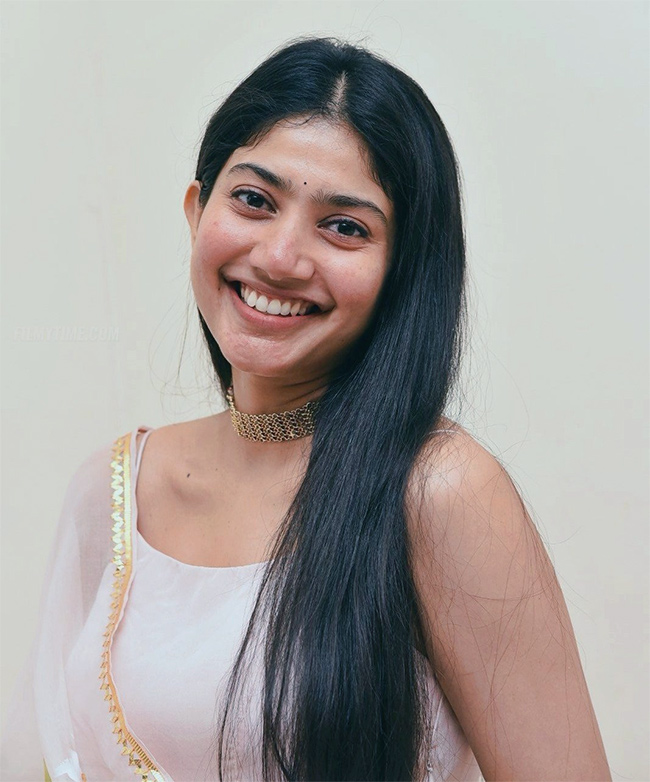 Happy_20Birthday_20Sai_20Pallavi-17.jpg 17