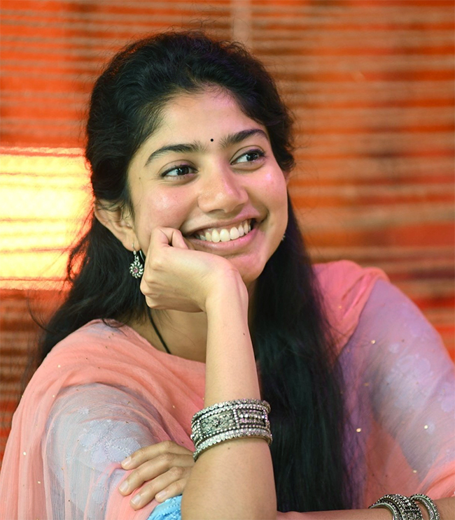 Happy_20Birthday_20Sai_20Pallavi-3.jpg 3