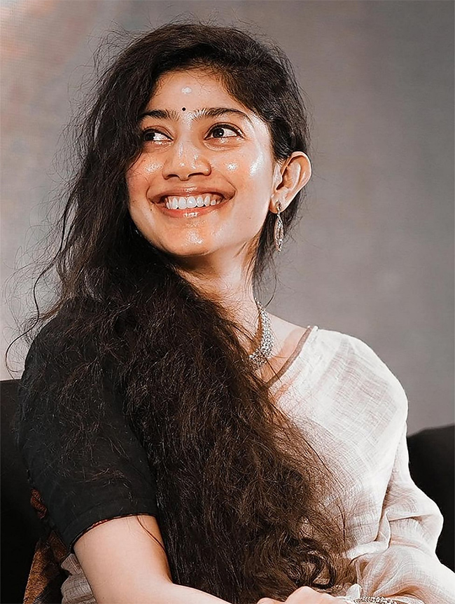 Happy_20Birthday_20Sai_20Pallavi-7.jpg 7