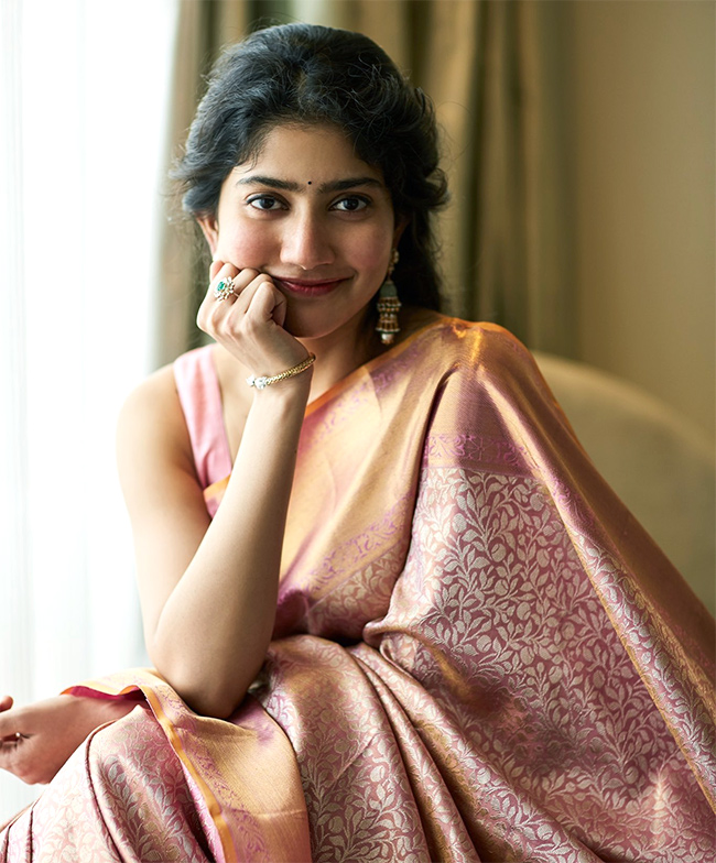 Happy_20Birthday_20Sai_20Pallavi-8.jpg 8
