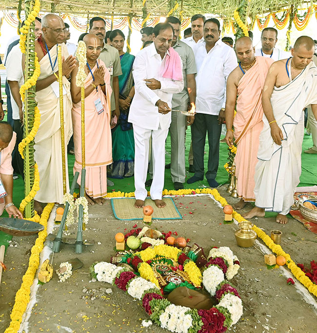 inaugurating_20The_20SriKrishna_20Temple_20in_20Hyderabad-10.jpg 10