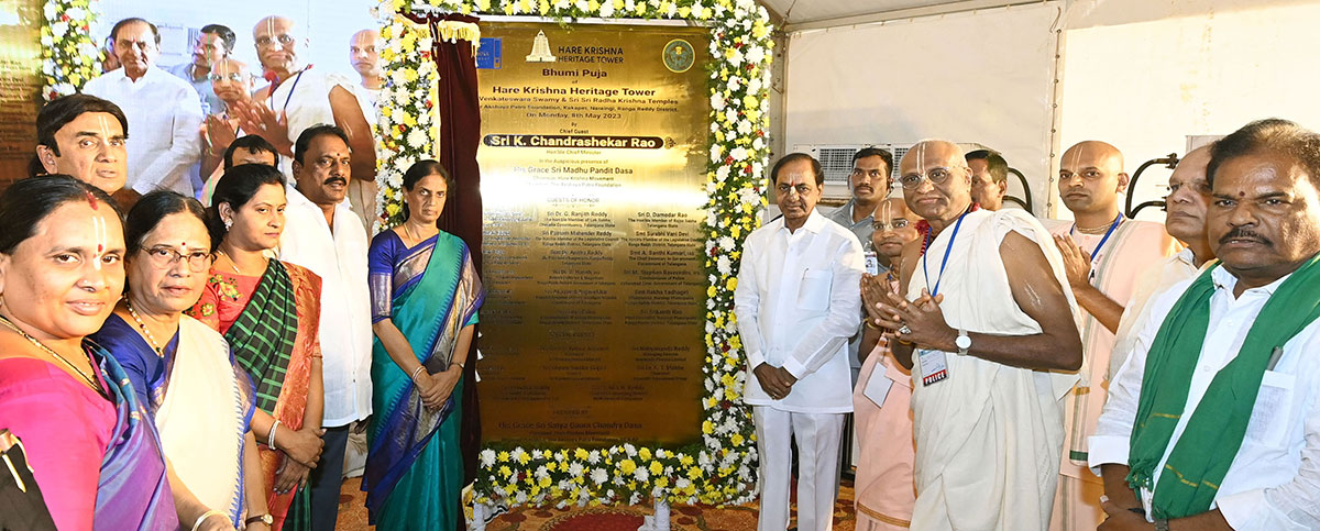 inaugurating_20The_20SriKrishna_20Temple_20in_20Hyderabad-11.jpg 11