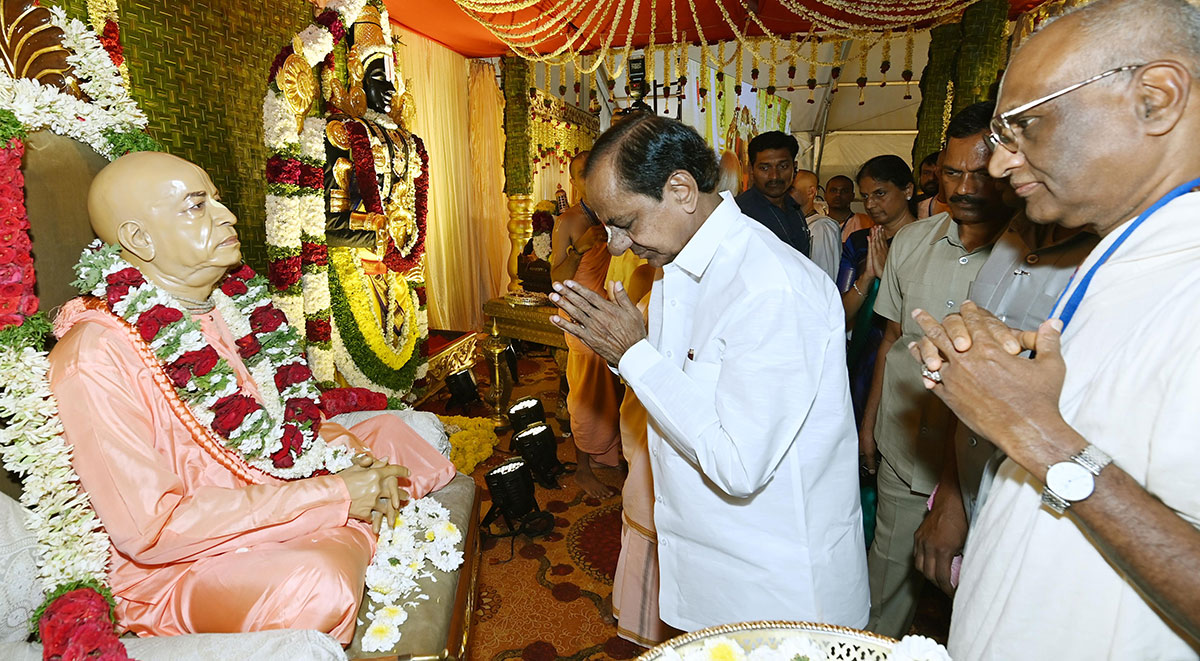 inaugurating_20The_20SriKrishna_20Temple_20in_20Hyderabad-12.jpg 12