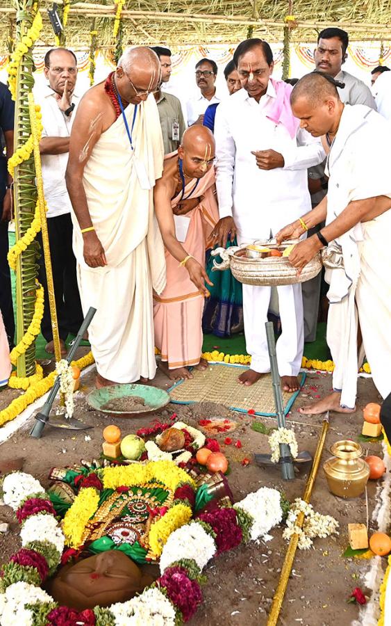 inaugurating_20The_20SriKrishna_20Temple_20in_20Hyderabad-19.jpg 19