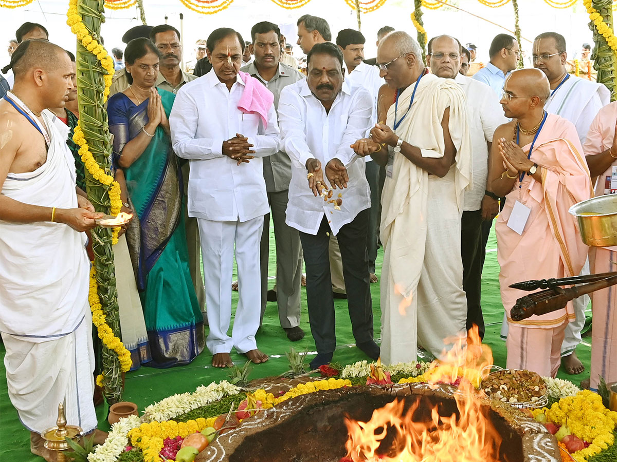 inaugurating_20The_20SriKrishna_20Temple_20in_20Hyderabad-2.jpg 2