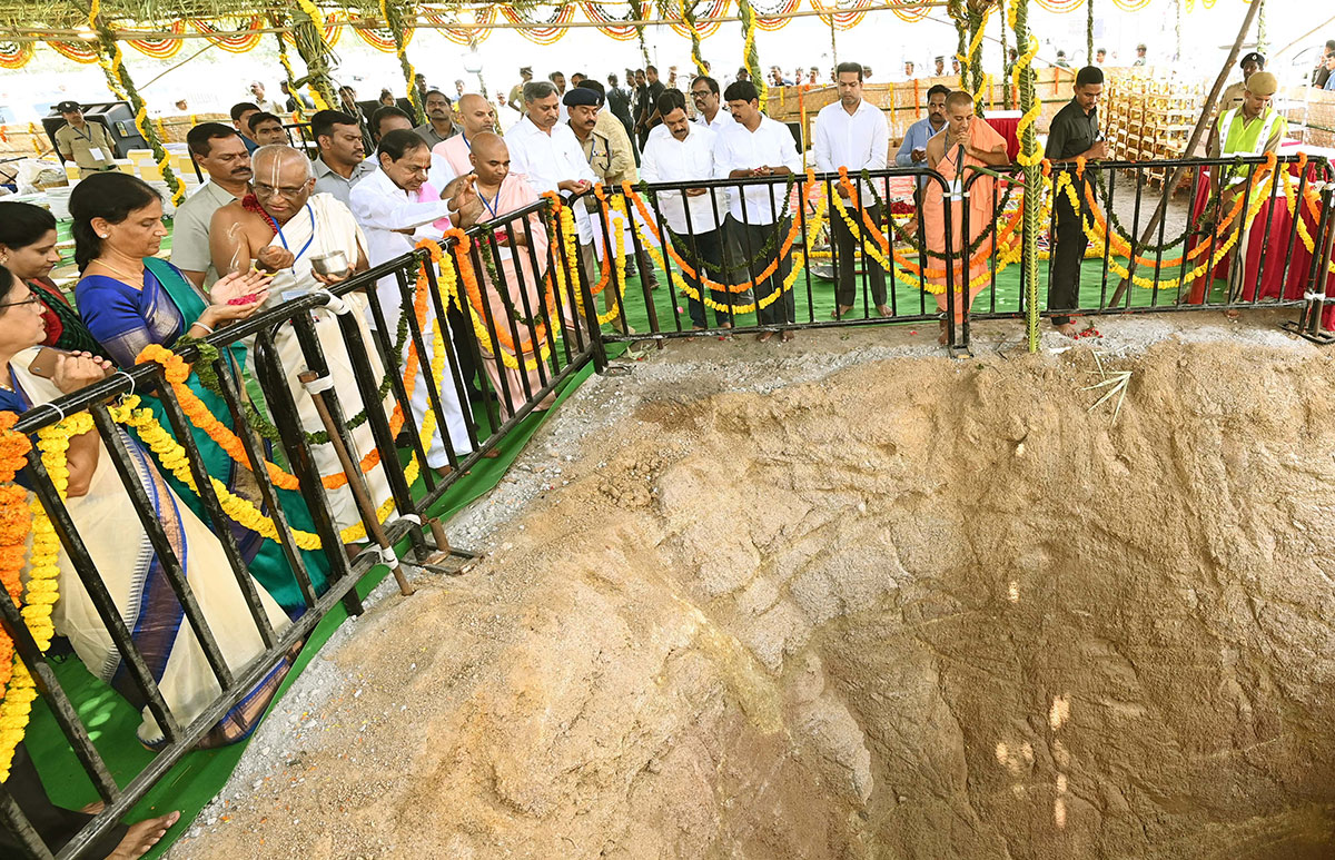 inaugurating_20The_20SriKrishna_20Temple_20in_20Hyderabad-3.jpg 3