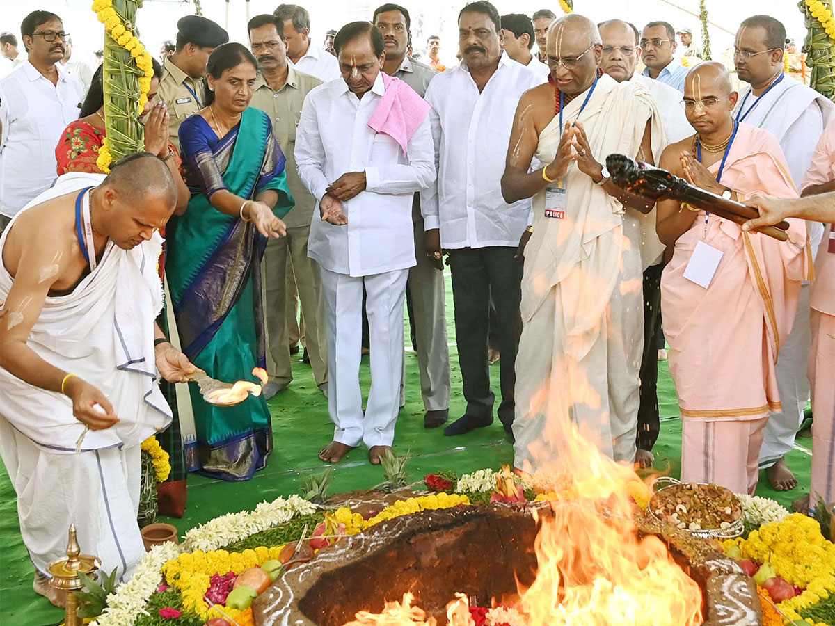 inaugurating_20The_20SriKrishna_20Temple_20in_20Hyderabad-7.jpg 7