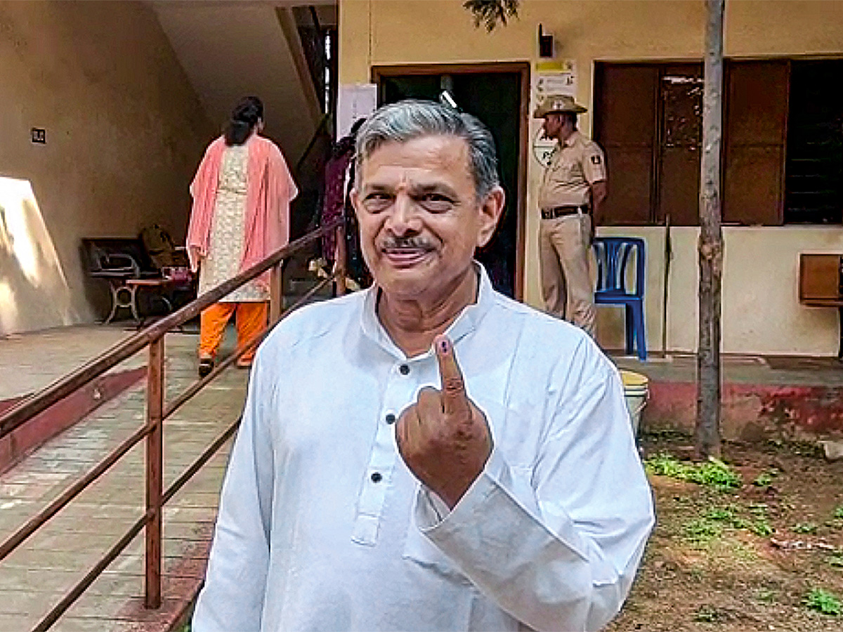 Vote_20for_20Karnataka_20Assembly_20Elections_20pics-11.jpg 11